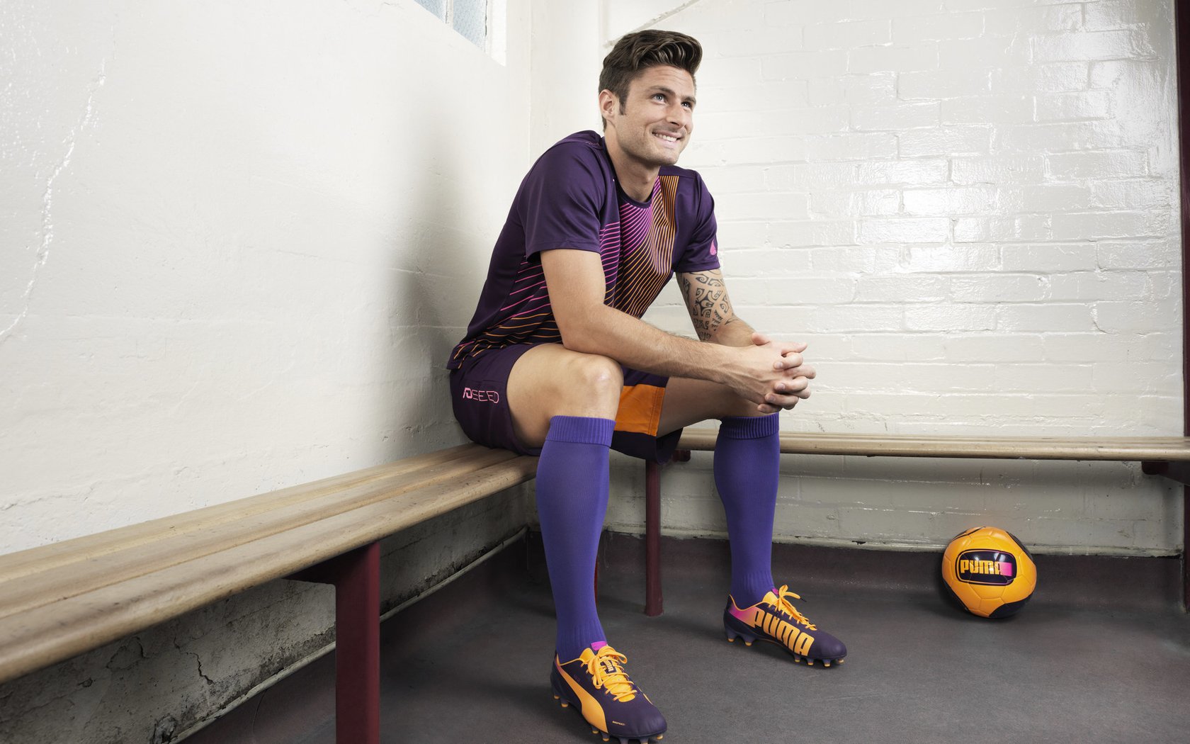 开云网站-“尼古拉斯·桑特基的全能踢球技巧，成为阿根廷美洲狮队的战术基石”