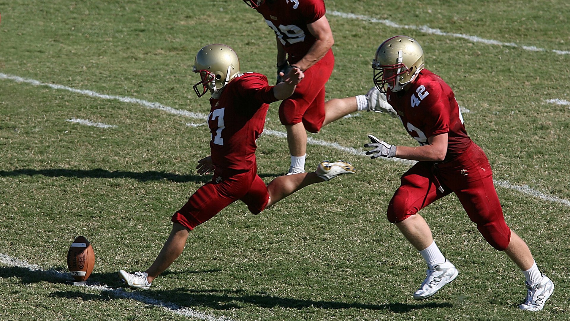 “中国女足签约国内外赞助商，助推体育产业发展”，中国女足代言